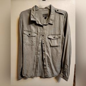 Universal Thread button up women's shirt. Size medium.
